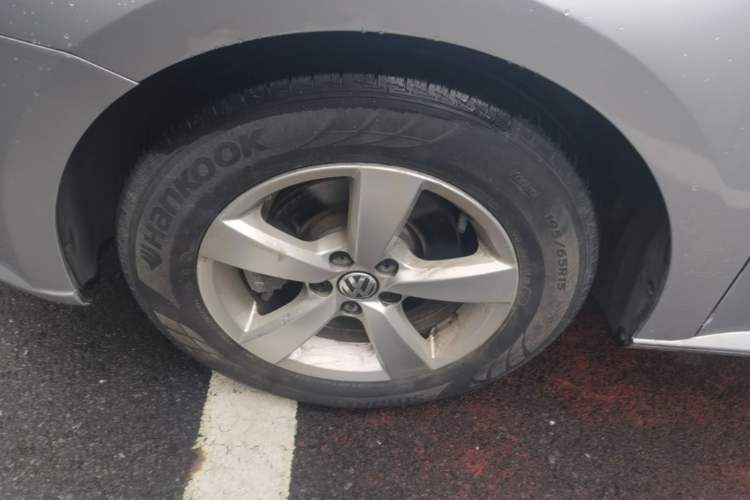 Used Volkswagen Lavida 2013 Revised Classic 1.6L Automatic Fashion Edition Left Front Wheel Hub