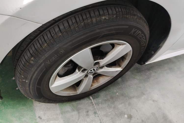 Used Volkswagen Lavida 2013 Revised Classic 1.6L Manual Fashion Edition Left Front Wheel Hub
