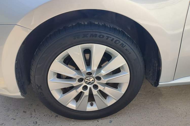 Used Volkswagen Lavida 2013 Restyled Classic 1.6L Manual Comfort Edition Left Front Wheel Hub