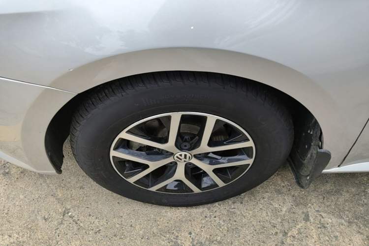 Used Volkswagen Lavida 2013 Revised Classic 1.6L Automatic Fashion Edition Left Front Wheel Hub