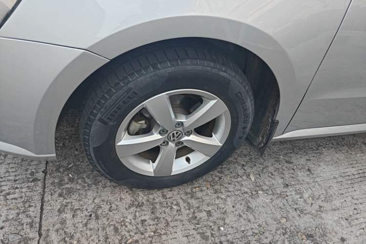 Used Volkswagen Lavida 2013 Revised Classic 1.6L Automatic Fashion Edition Left Front Wheel Hub