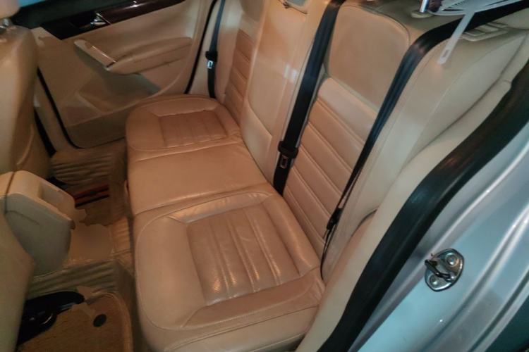 Used Volkswagen Lavida 2013 Revised Version 1.6L Automatic Luxury Edition Left Rear Seat