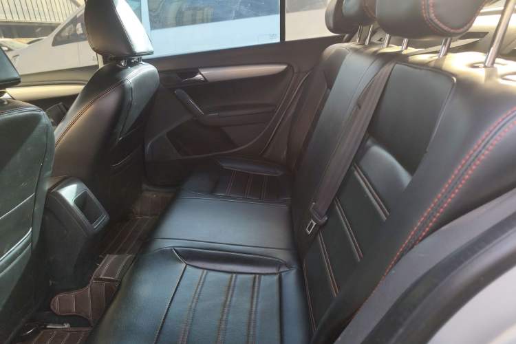 Used Volkswagen Lavida 2013 1.6L Automatic Fashion Edition Left Rear Seat