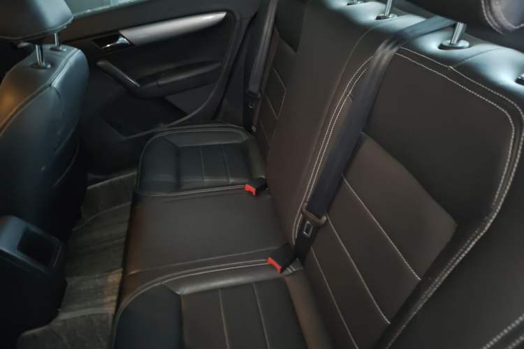 Used Volkswagen Lavida 2013 Revised Classic 1.6L Manual Fashion Edition Left Rear Seat
