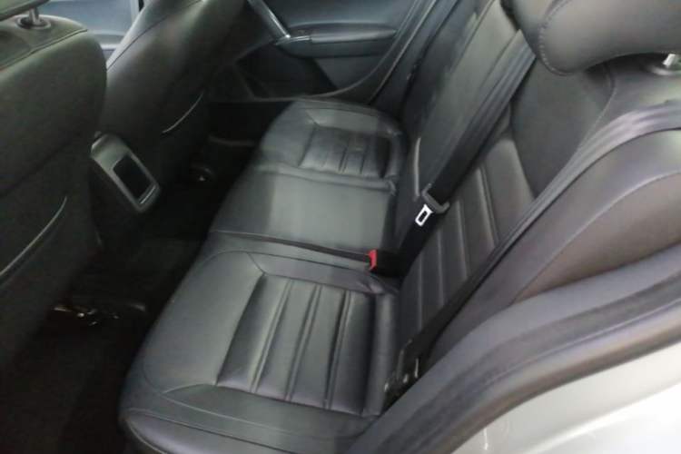 Used Volkswagen Lavida 2013 Revised Version 1.6L Automatic Luxury Edition Left Rear Seat