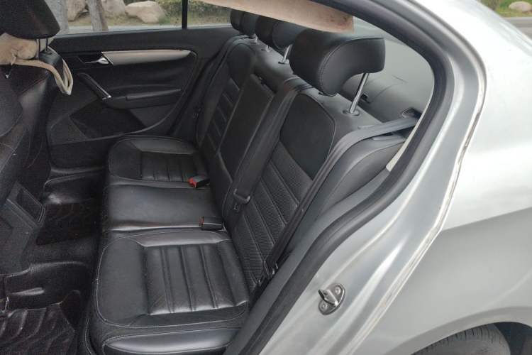Used Volkswagen Lavida 2013 Revised Version 1.6L Automatic Luxury Edition Left Rear Seat