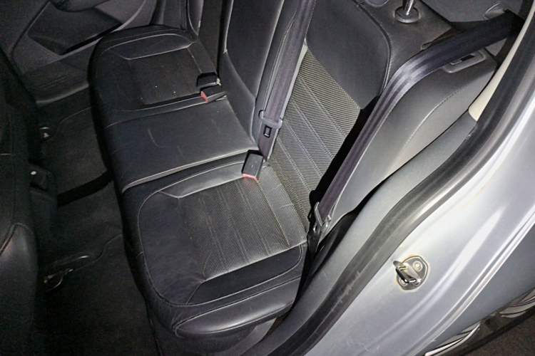 Used Volkswagen Lavida 2013 1.6L Automatic Luxury Edition Left Rear Seat