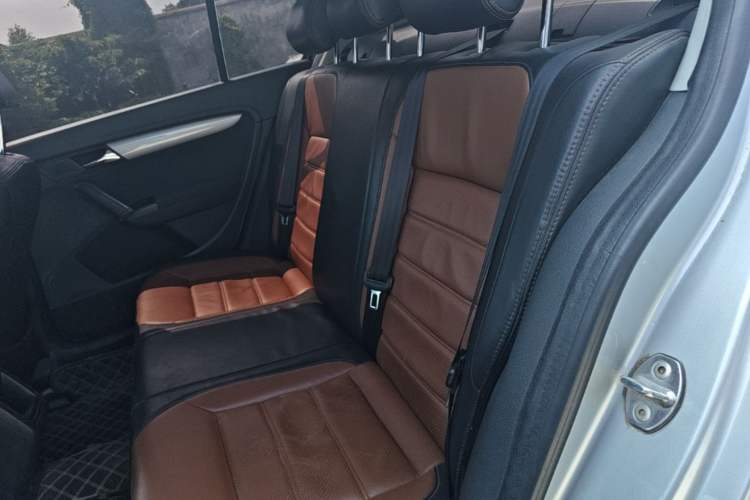 Used Volkswagen Lavida 2013 Revised Classic 1.6L Manual Fashion Edition Left Rear Seat