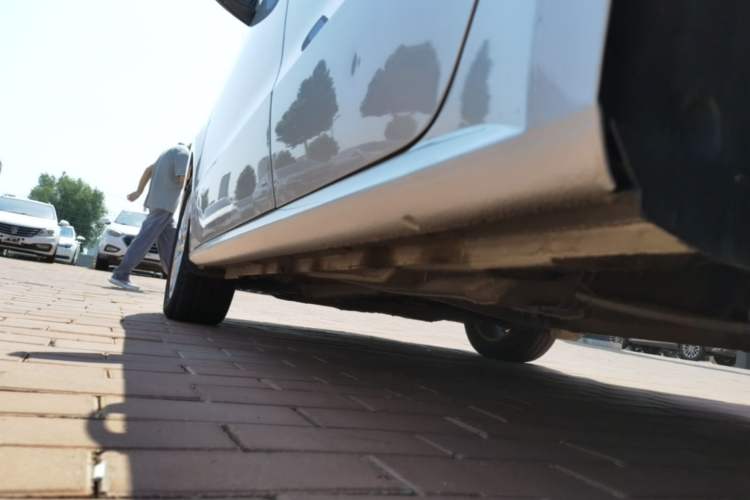 Used Volkswagen Lavida 2013 1.4TSI DSG Comfort Edition Left Side Sill