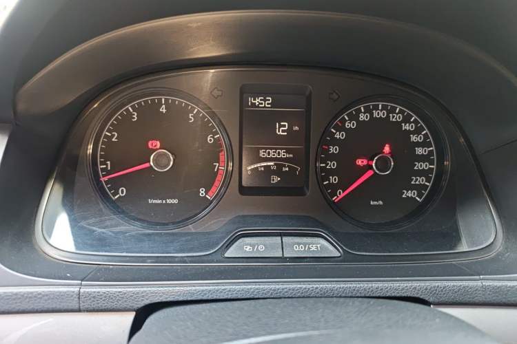 Used Volkswagen Lavida 2013 Revised Classic 1.6L Manual Fashion Edition Odometer Close Up