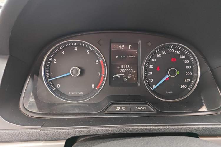 Used Volkswagen Lavida 2013 1.4TSI DSG Comfort Edition Odometer Close Up