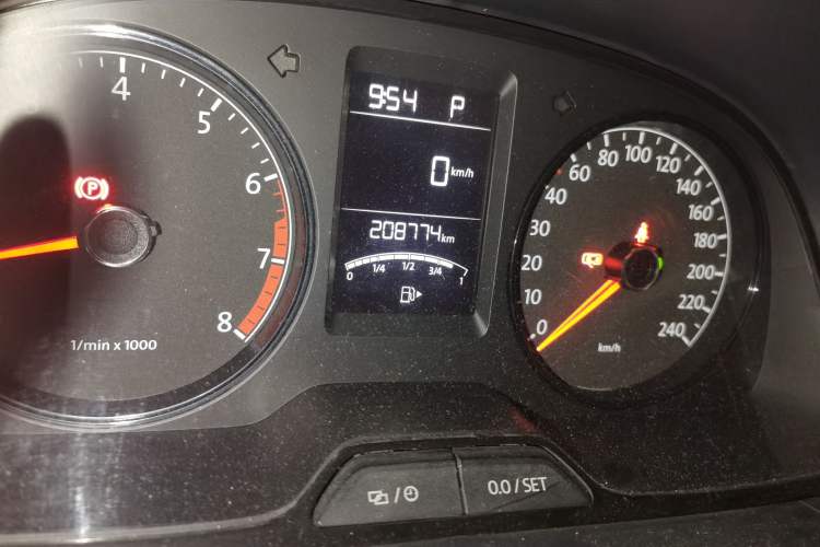 Used Volkswagen Lavida 2013 Revised Classic 1.6L Automatic Fashion Edition Odometer Close Up