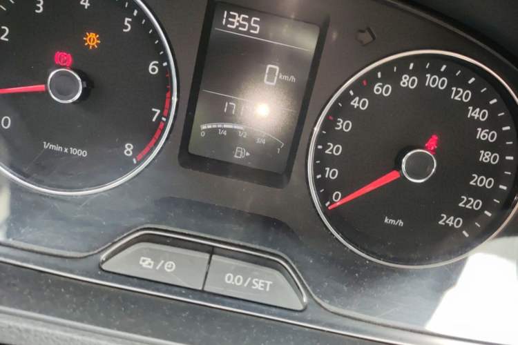 Used Volkswagen Lavida 2013 Restyled Classic 1.6L Manual Comfort Edition Odometer Close Up