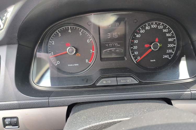 Used Volkswagen Lavida 2013 Revised Classic 1.6L Automatic Fashion Edition Odometer Close Up
