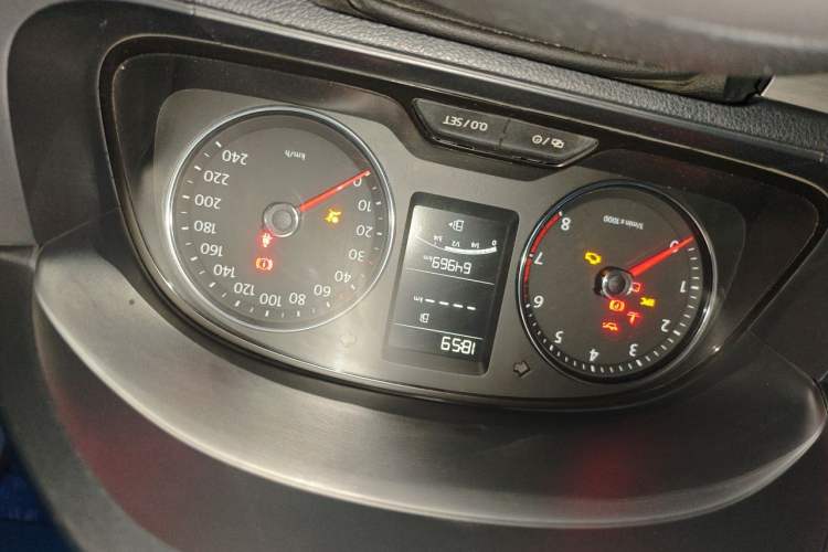 Used Volkswagen Lavida 2013 1.6L Manual Comfort Edition Odometer Close Up