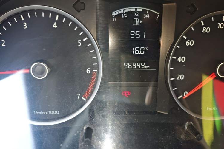Used Volkswagen Lavida 2013 Classic 1.6L Manual Fashion Edition Odometer Close Up