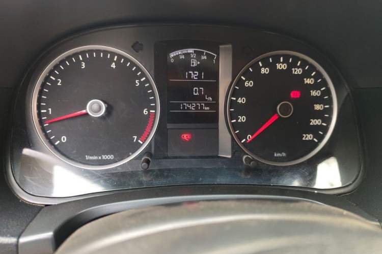 Used Volkswagen Lavida 2013 Classic 1.6L Manual Fashion Edition Odometer Close Up