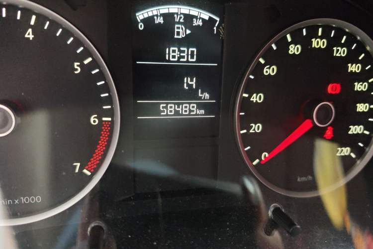 Used Volkswagen Lavida 2013 Classic 1.6L Manual Fashion Edition Odometer Close Up