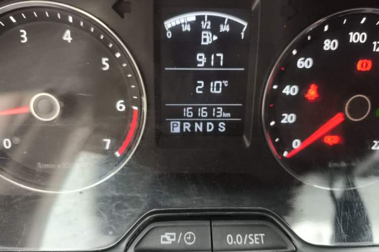 Used Volkswagen Lavida 2013 1.6L Automatic Luxury Edition Odometer Close Up