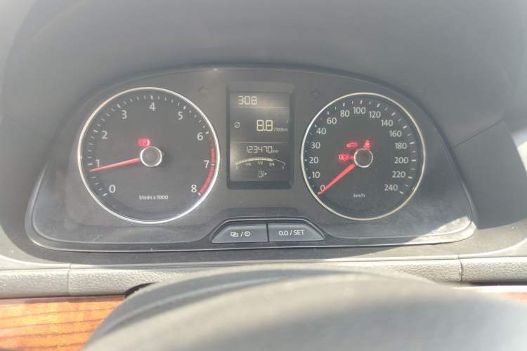 Used Volkswagen Lavida 2013 1.4TSI Manual Comfort Edition Odometer Close Up