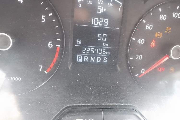 Used Volkswagen Lavida 2013 1.6L Automatic Fashion Edition Odometer Close Up