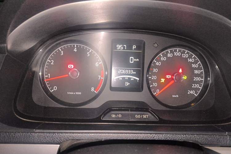Used Volkswagen Lavida 2013 Revised Classic 1.6L Automatic Fashion Edition Odometer Close Up
