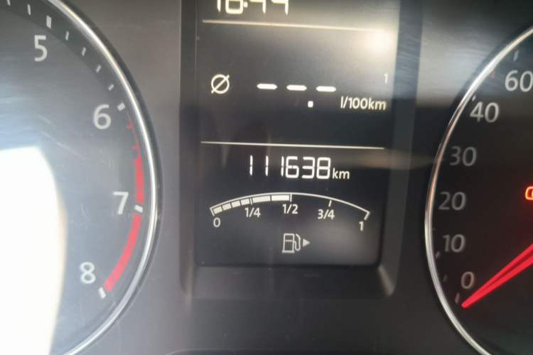 Used Volkswagen Lavida 2013 1.6L Manual Comfort Edition Odometer Close Up