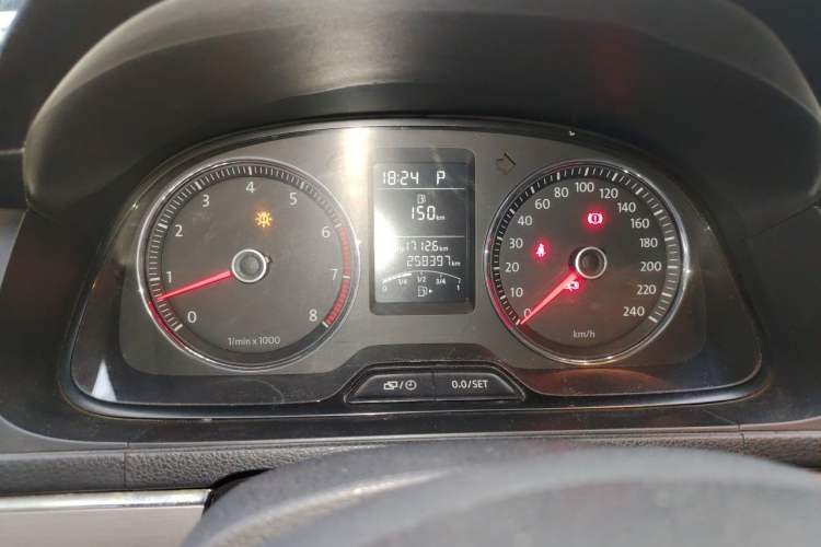 Used Volkswagen Lavida 2013 1.4TSI DSG Luxury Edition Odometer Close Up