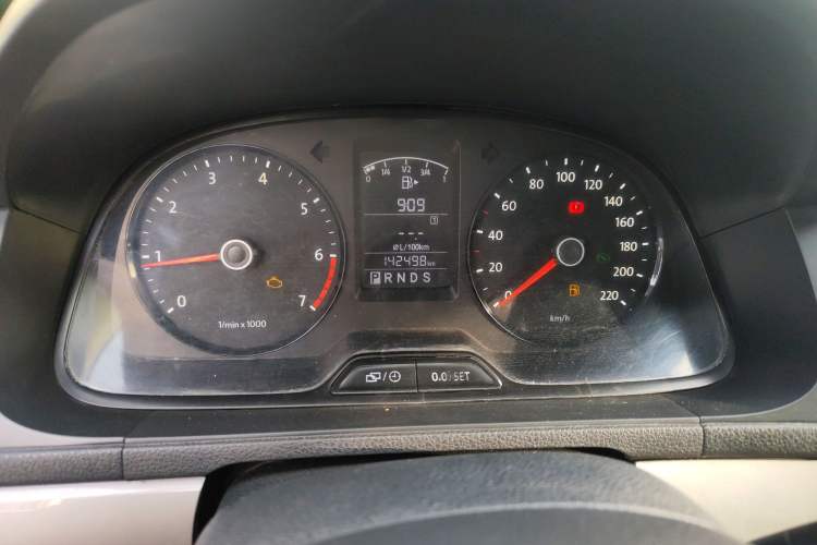 Used Volkswagen Lavida 2013 1.6L Automatic Fashion Edition Odometer Close Up