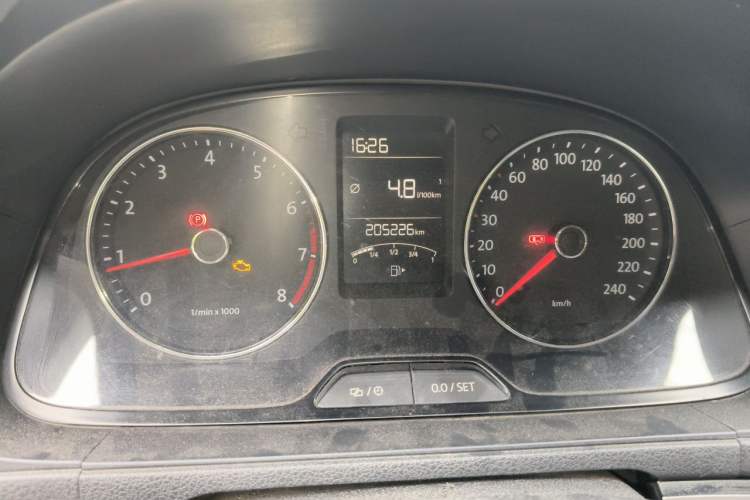 Used Volkswagen Lavida 2013 Revised Version 1.4 TSI Manual Comfort Edition Odometer Close Up