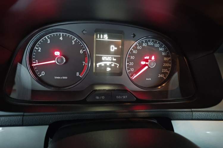 Used Volkswagen Lavida 2013 Revised Classic 1.6L Manual Fashion Edition Odometer Close Up