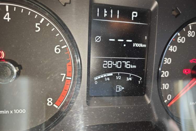 Used Volkswagen Lavida 2013 Revised Classic 1.6L Automatic Fashion Edition Odometer Close Up