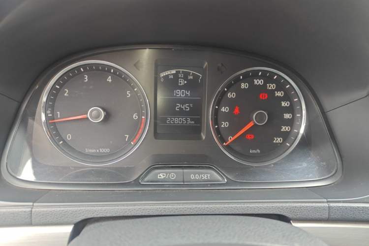 Used Volkswagen Lavida 2013 1.6L Manual Comfort Edition Odometer Close Up