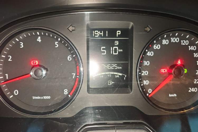 Used Volkswagen Lavida 2013 Restyled Classic 1.6L Automatic Comfort Edition Odometer Close Up