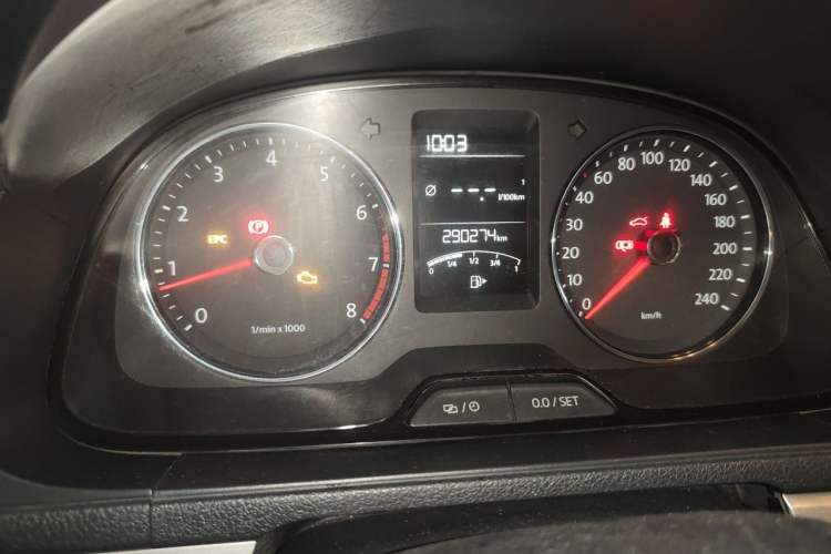 Used Volkswagen Lavida 2013 Revised Version 1.4 TSI Manual Comfort Edition Odometer Close Up
