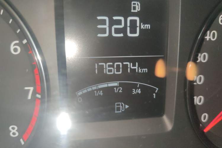 Used Volkswagen Lavida 2013 1.6L Automatic Comfort Edition Odometer Close Up