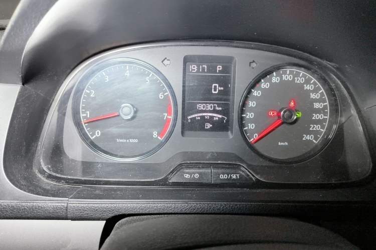 Used Volkswagen Lavida 2013 Revised Classic 1.6L Automatic Fashion Edition Odometer Close Up