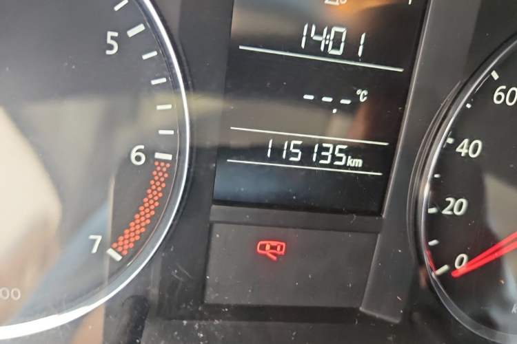 Used Volkswagen Lavida 2013 1.6L Manual Fashion Edition Odometer Close Up