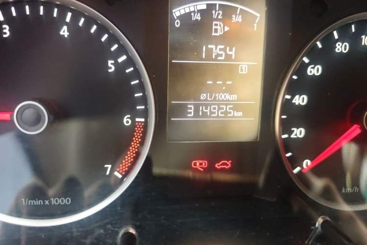 Used Volkswagen Lavida 2013 Classic 1.6L Manual Fashion Edition Odometer Close Up