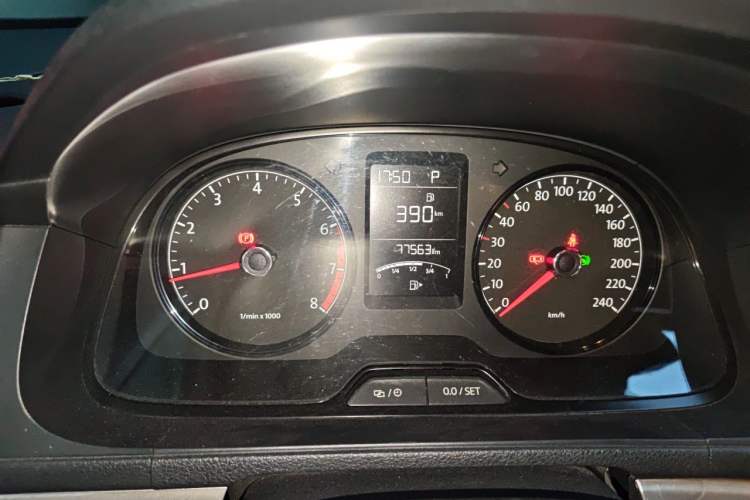 Used Volkswagen Lavida 2013 Revised Classic 1.6L Automatic Fashion Edition Odometer Close Up