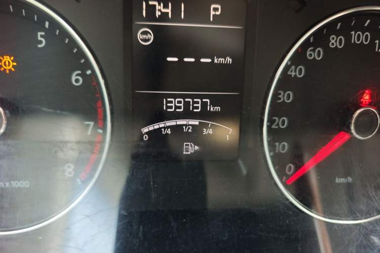 Used Volkswagen Lavida 2013 1.6L Automatic Comfort Edition Odometer Close Up