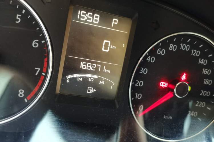 Used Volkswagen Lavida 2013 Revised Version 1.4 TSI DSG Comfort Edition Odometer Close Up