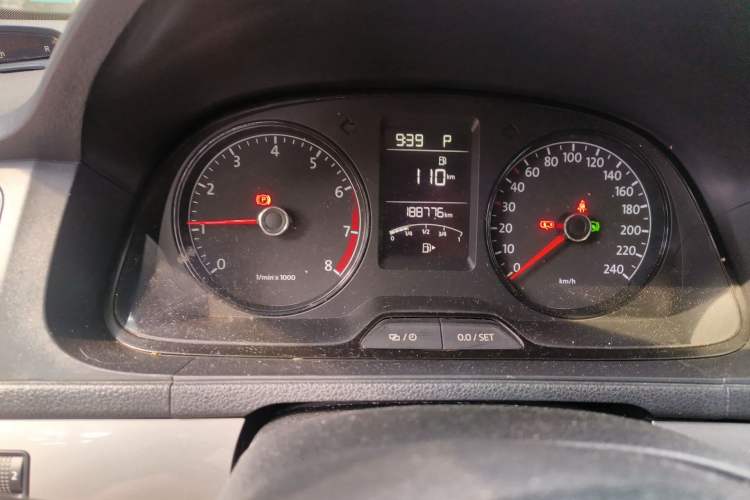 Used Volkswagen Lavida 2013 Revised Classic 1.6L Automatic Fashion Edition Odometer Close Up