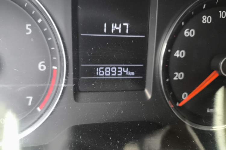 Used Volkswagen Lavida 2013 1.6L Automatic Comfort Edition Odometer Close Up