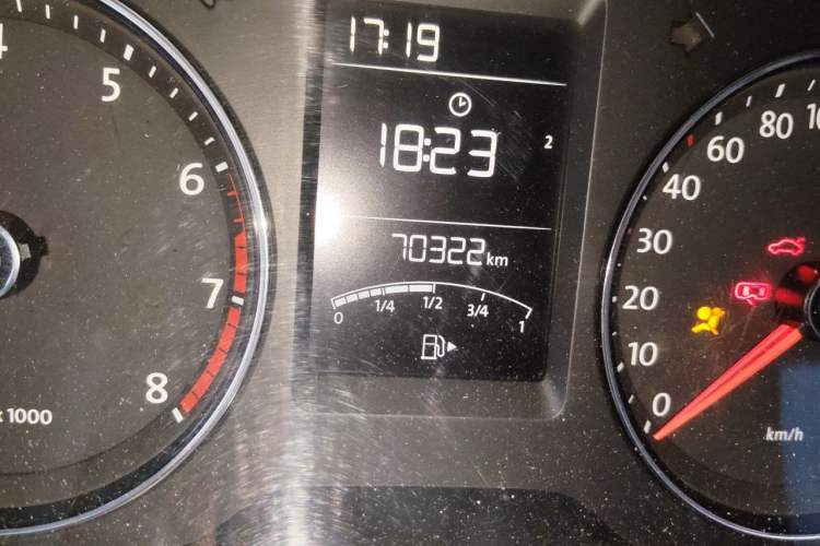 Used Volkswagen Lavida 2013 Restyled Classic 1.6L Manual Comfort Edition Odometer Close Up