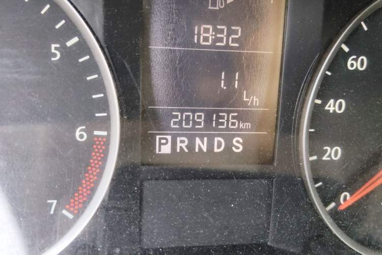 Used Volkswagen Lavida 2013 Classic 1.6L Automatic Fashion Edition Odometer Close Up