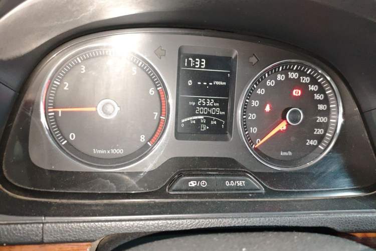 Used Volkswagen Lavida 2013 1.4TSI Manual Comfort Edition Odometer Close Up