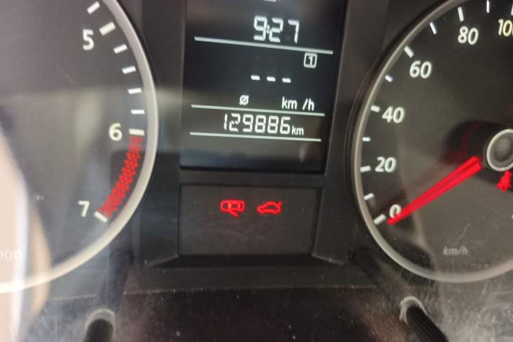 Used Volkswagen Lavida 2013 Classic 1.6L Manual Fashion Edition Odometer Close Up