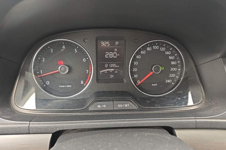 Used Volkswagen Lavida 2013 1.6L Automatic Comfort Edition Odometer Close Up