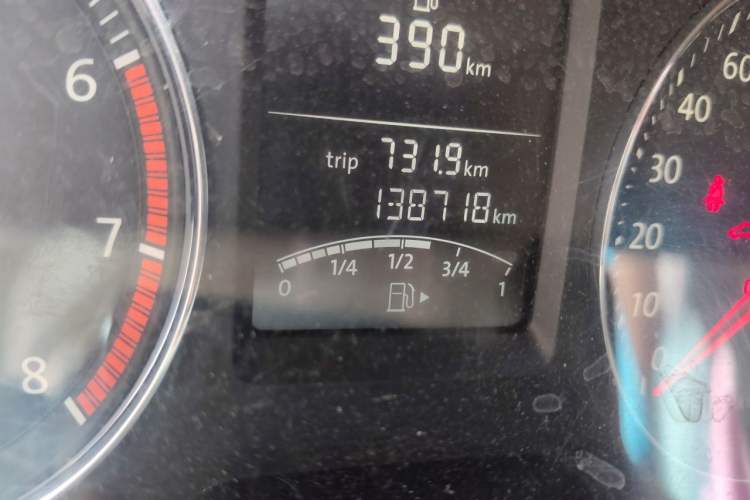 Used Volkswagen Lavida 2013 1.4 TSI DSG Luxury Navigation Edition Odometer Close Up